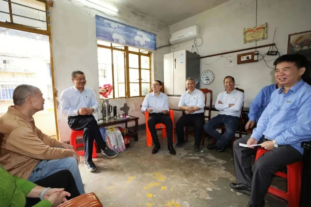 海南礦業(yè)開(kāi)展新春慰問(wèn)“送溫暖”活動(dòng)