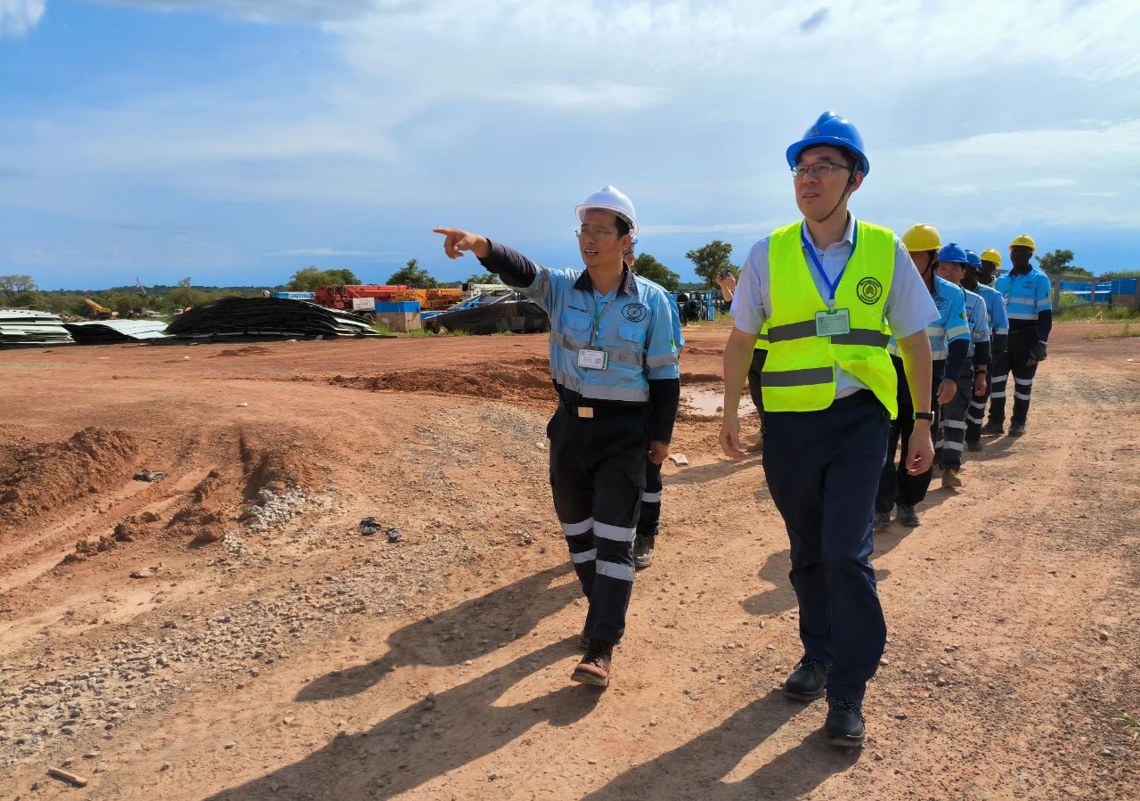 每日經(jīng)濟(jì)新聞：國投證券給予海南礦業(yè)增持評級，油氣鐵礦基本盤穩(wěn)健，鋰資源端投產(chǎn)在即