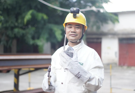 海南礦業(yè)員工李勇:全國表彰！海南礦業(yè)員工李勇榮膺全國勞動模范