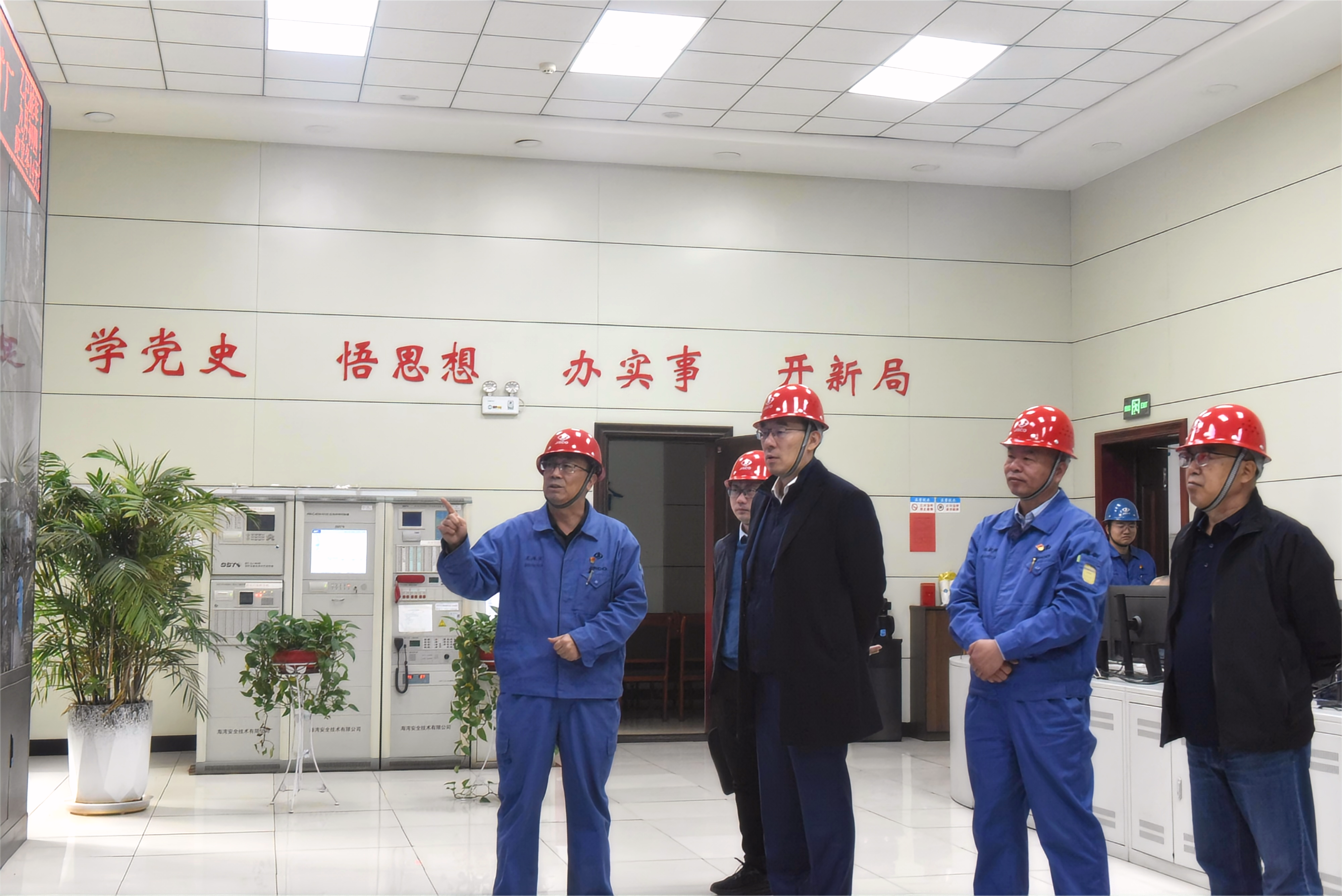 滕磊帶隊(duì)拜訪酒鋼集團(tuán) 交流選礦新技術(shù)應(yīng)用